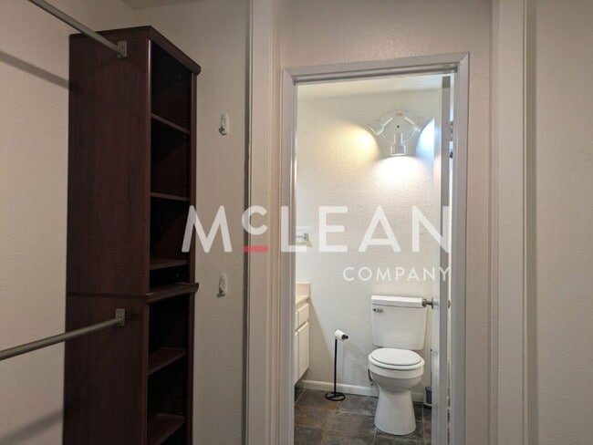 Building Photo - Stylish 2-Bedroom Condo with Stunning View...