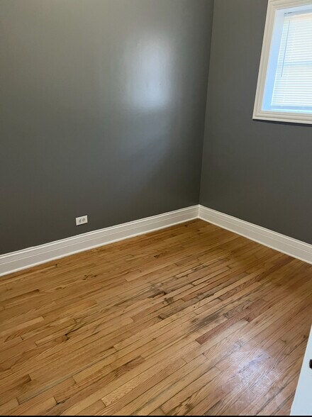 Building Photo - 1312 W 51st St