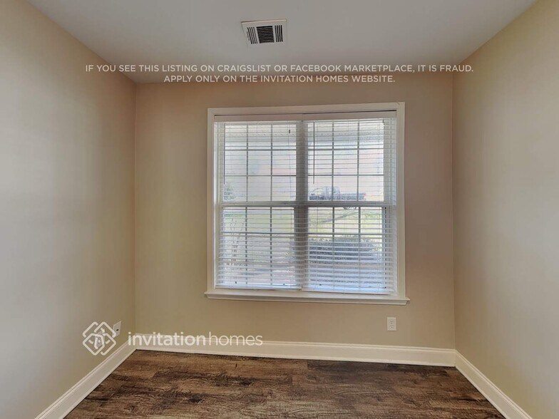 Building Photo - 920 Lakeside Ct