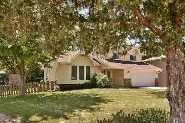 Building Photo - Prime Papillion Location Near Schools & Amenities