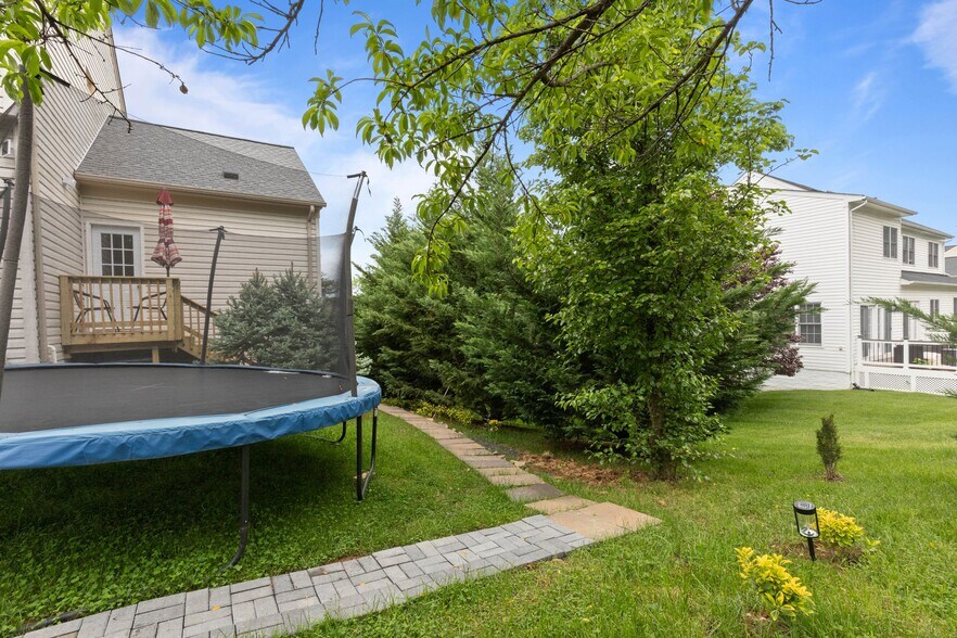 Building Photo - 42657 Cochrans Lock Dr