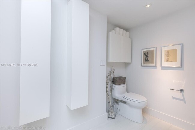 Building Photo - 3 Grove Isle Dr