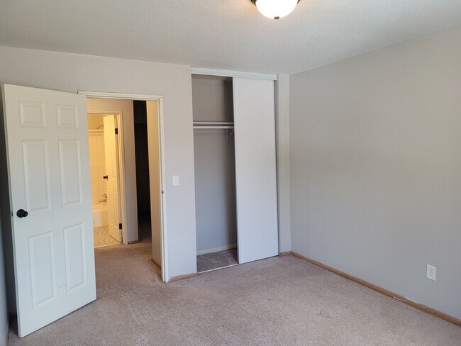 Building Photo - 801 N 21St Ave