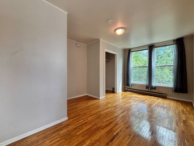 Building Photo - 176 S Chestnut St