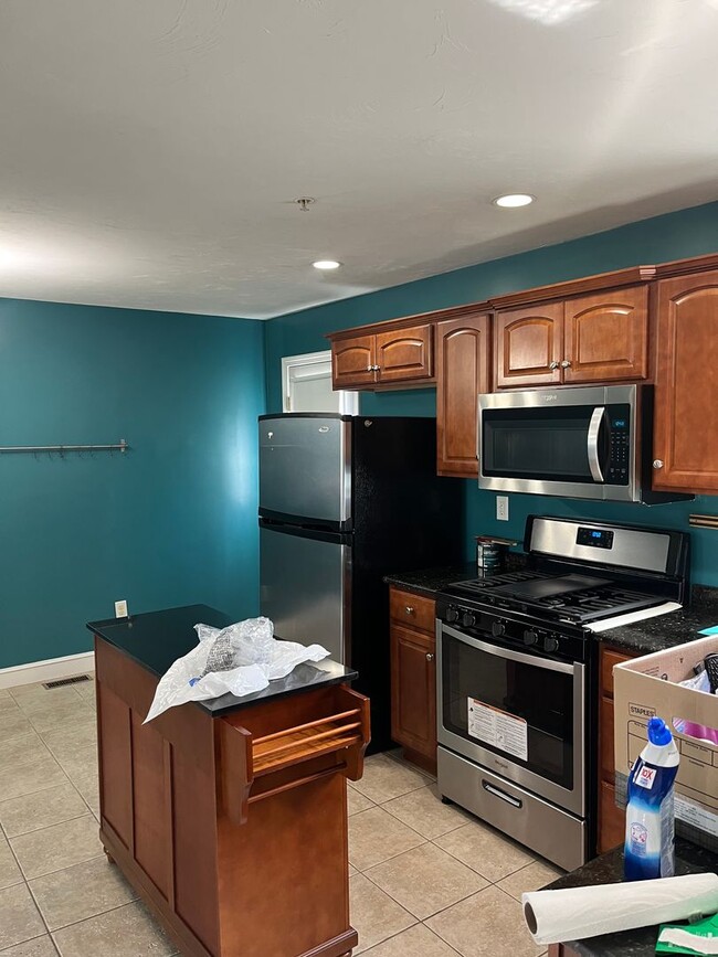 Building Photo - Modern 2Br-1.5Ba Townhouse in East Weymouth