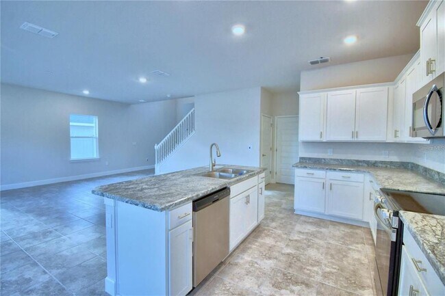 Building Photo - 906 Sofia Ln
