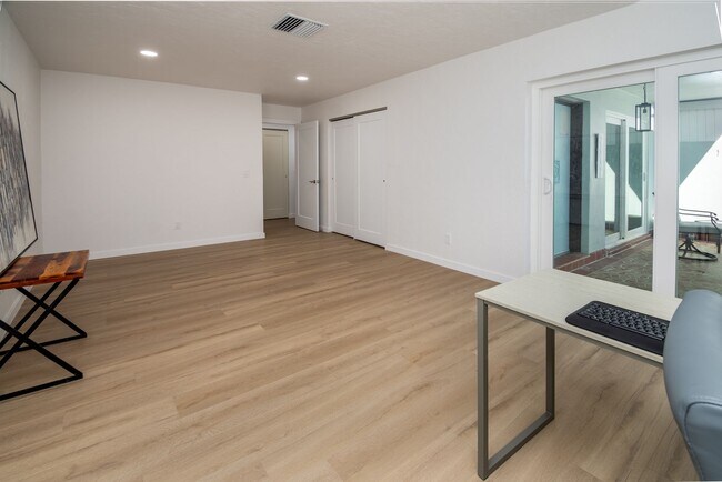 Building Photo - 128 Boca Ciega Point Blvd N