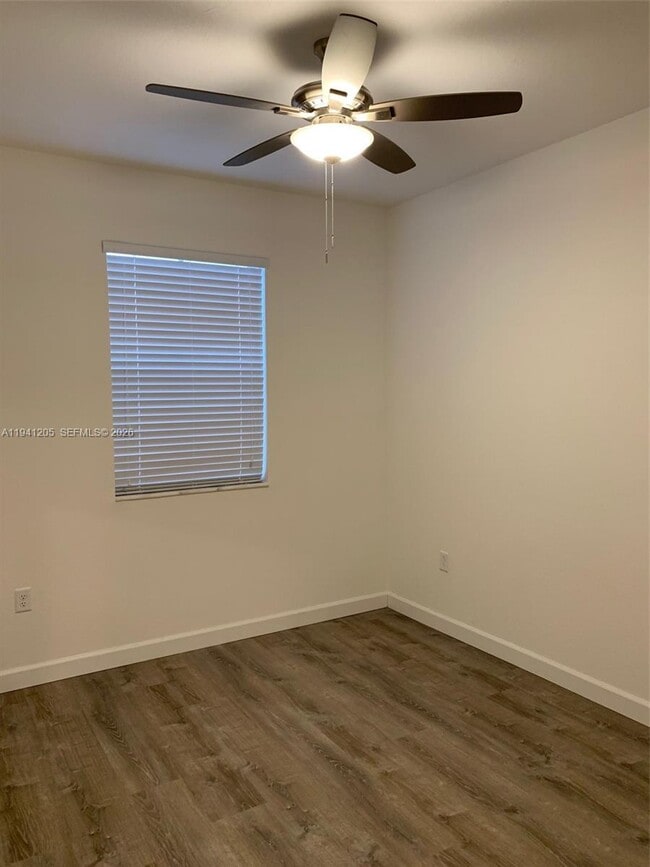 Building Photo - 1271 SE 27th Terrace