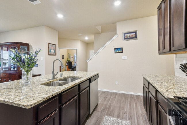 Building Photo - 513 Chelson Hunt