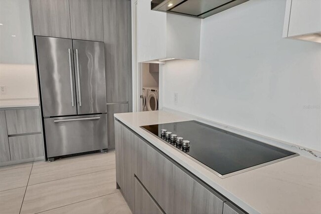 Building Photo - 301 QUAY Cmn