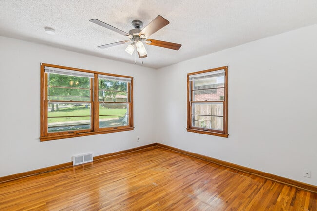 Building Photo - 3707 E Funston St