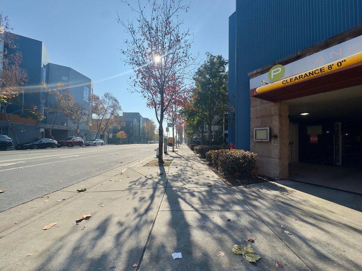 Building Photo - 1121 40th St