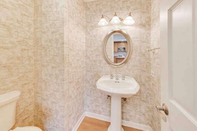 Building Photo - 2616 N Dryden Pl