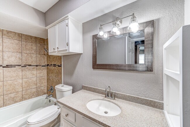Building Photo - 523 Spring Dr