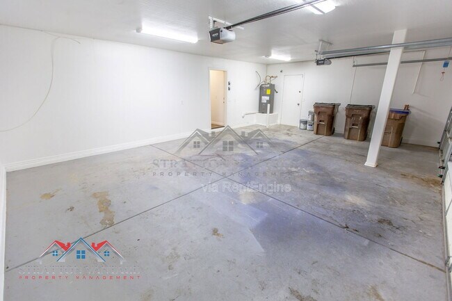 Building Photo - 110 Cholla St