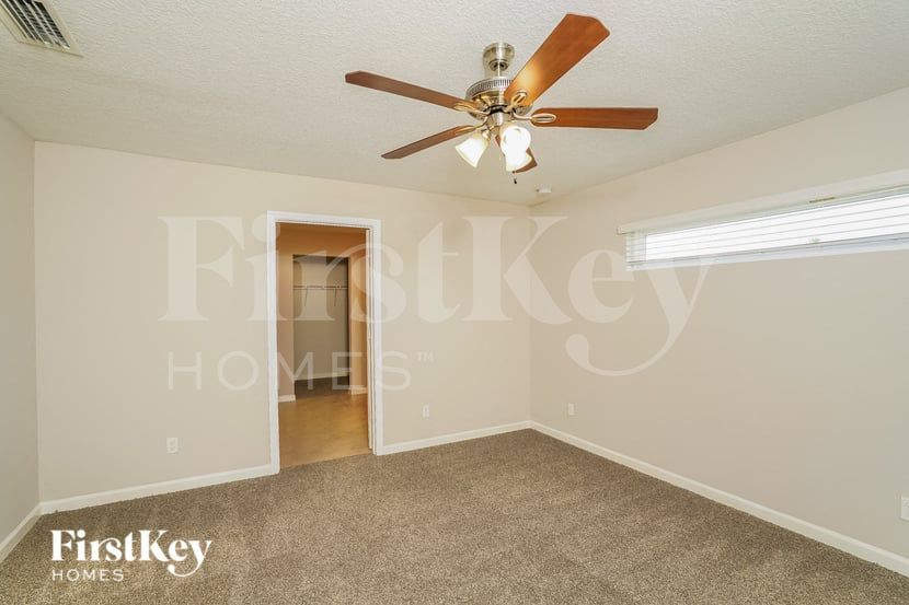 Building Photo - 4285 SW Walker St