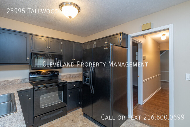 Building Photo - 25995 Tallwood Dr