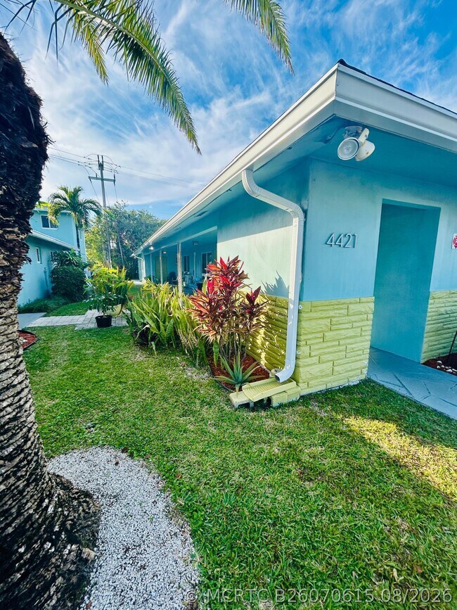 Building Photo - 4421 Poinciana St