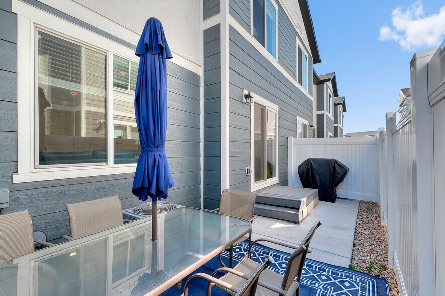 patio - 678 W 1870 S