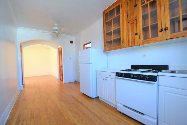 Building Photo - 4830 W Addison St