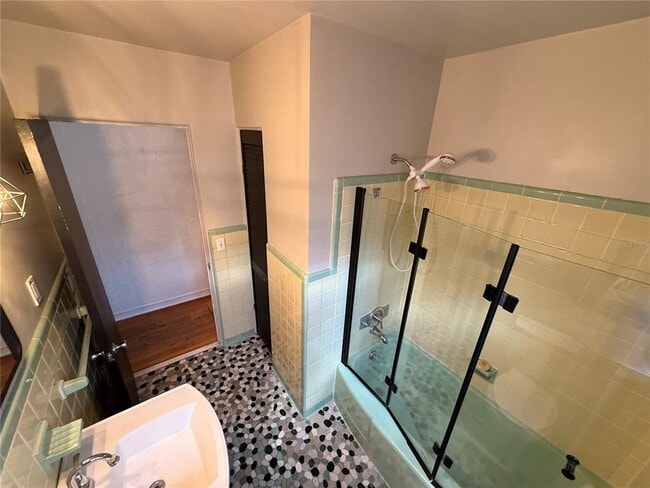 Building Photo - 1415 Oakley St