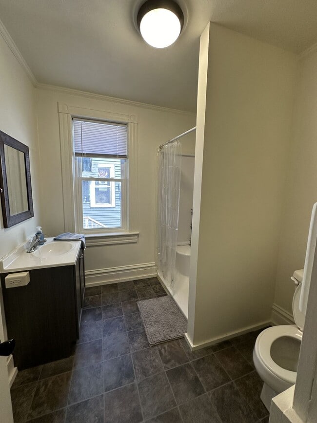 Building Photo - Superb 3 Bed 2 Bath close to UWEC! Availab...