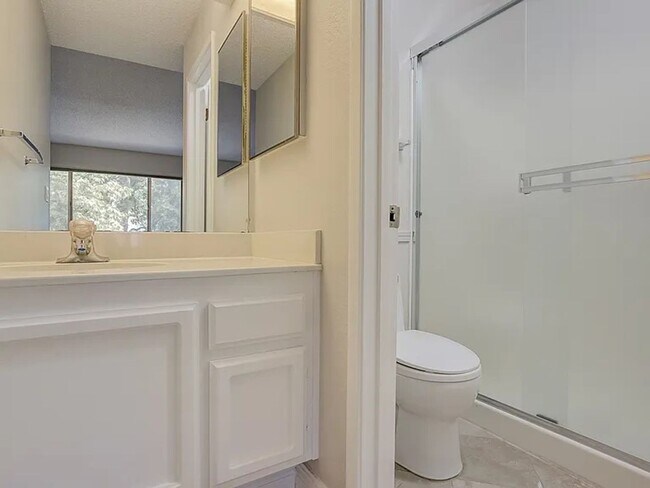 Building Photo - Outstanding 2BD/2BA Condo Near Pleasant Hill BART – Walnut Creek