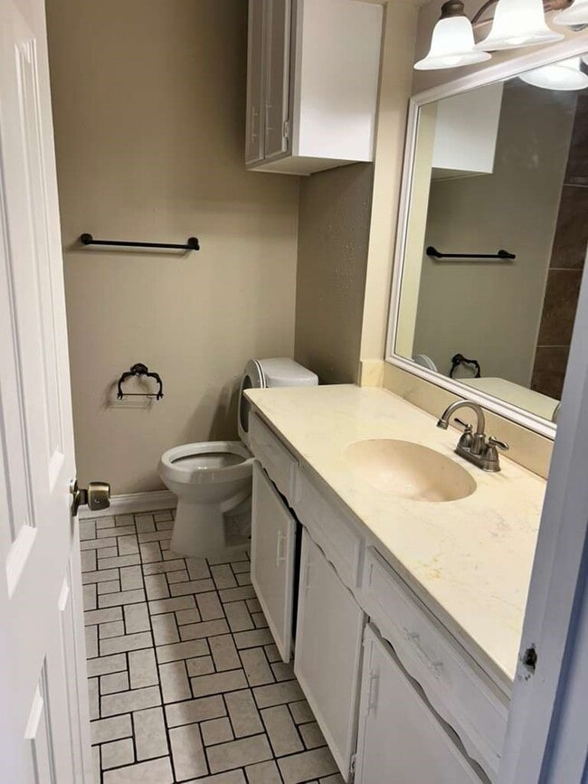 Building Photo - 12322 South Dr