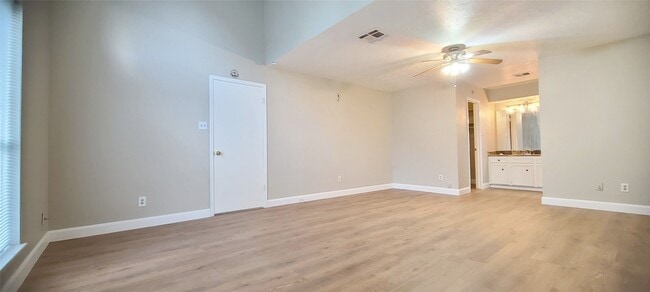 Building Photo - 10635 Tenneta Dr