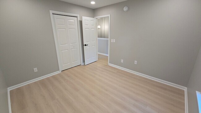 Building Photo - 614 Summerhill Dr