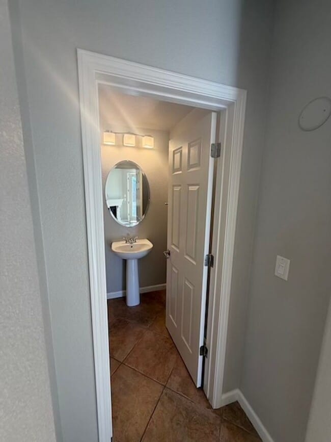 Building Photo - 4 Bedroom Home in Whitney Ranch with Access to Clubhouse