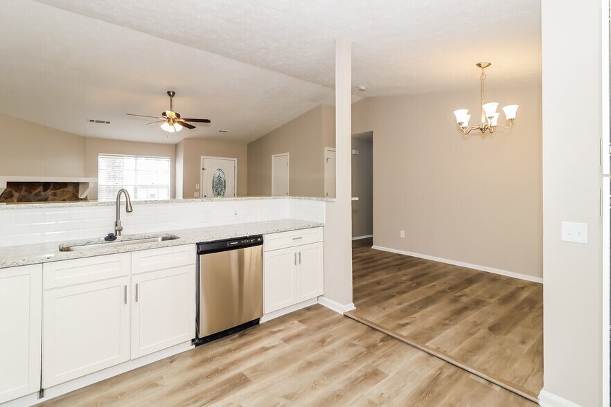 Building Photo - 5175 Sugar Crest Dr