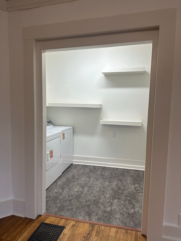 Building Photo - 1631 S Main St