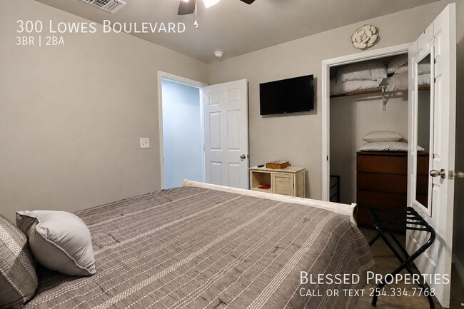 Building Photo - 300 Lowes Blvd