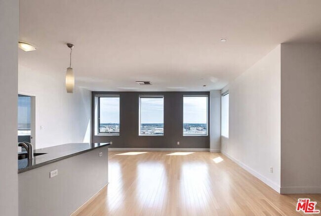 Building Photo - 3810 Wilshire Blvd