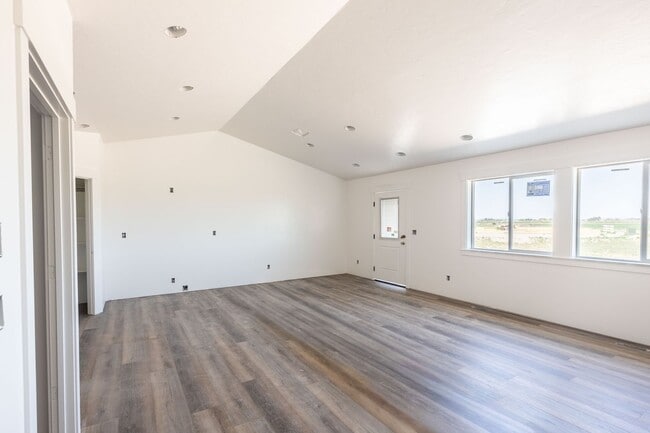 Building Photo - BRAND NEW 5 BED 3 BATH HOME IN IDAHO FALLS
