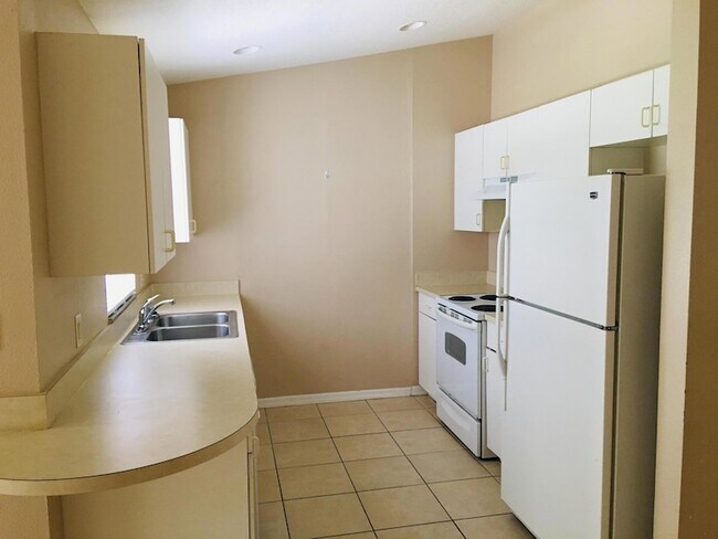 Building Photo - 1952 SW Hickock Terrace