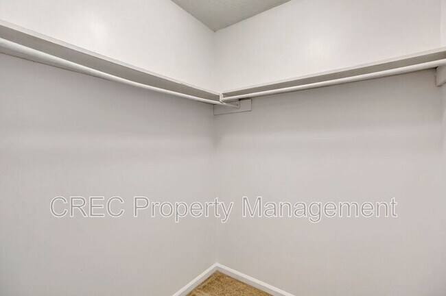 Building Photo - 404 Marquette Ln