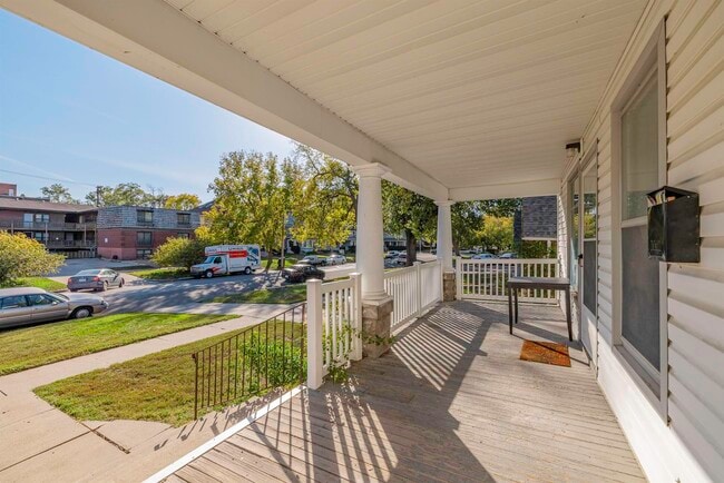 Building Photo - 1640 E ST-2