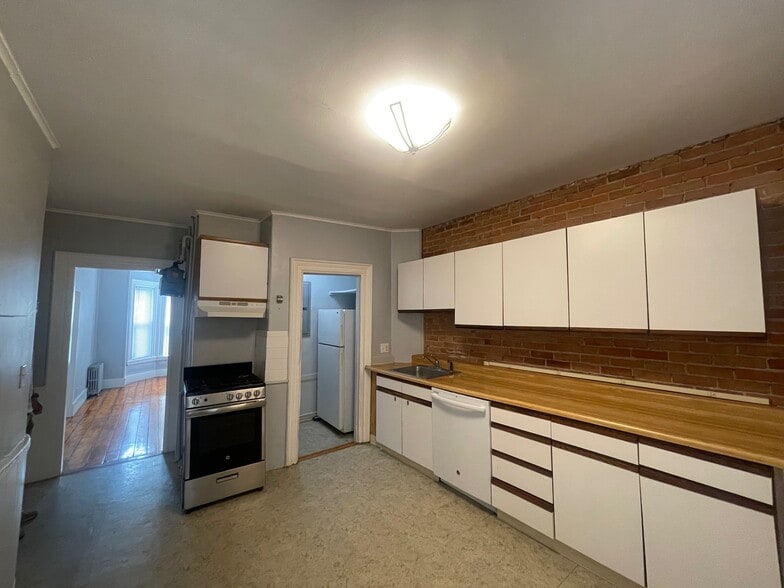 Building Photo - 57 Summer St