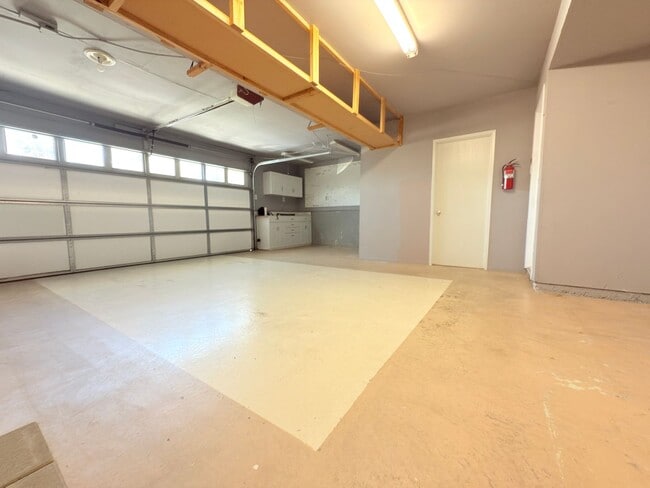 Building Photo - Spacious 4-Bedroom Home in Prime Santa Cla...