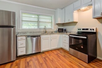 Building Photo - FREE MONTH RENT! Freshly Updated 3 Bedroom House