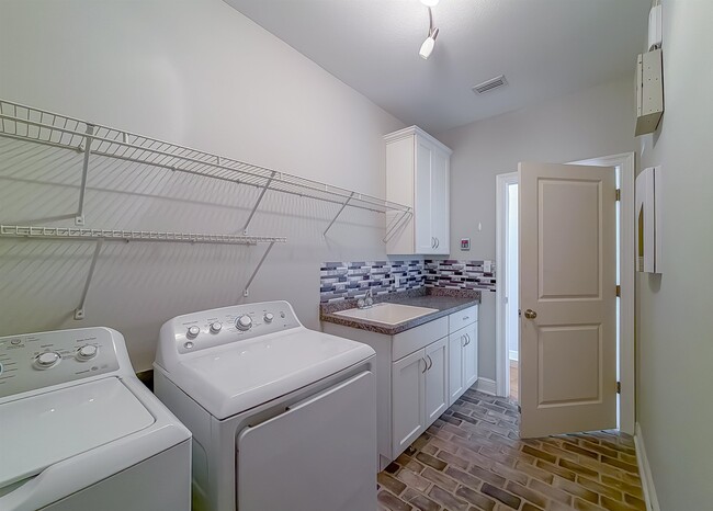 Building Photo - 2508 Goldenrod Wy