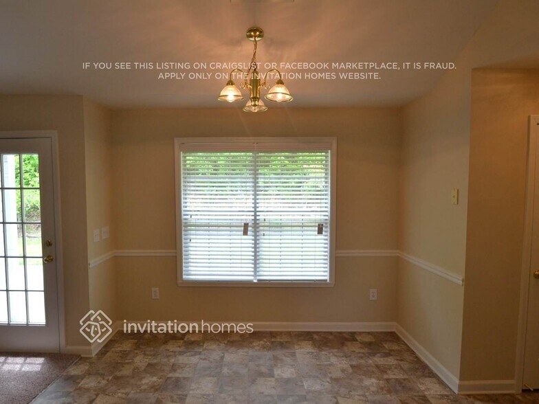 Building Photo - 2315 Shady Oaks Dr