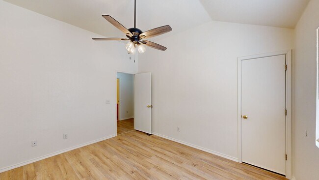 Building Photo - Cozy Townhouse NO CARPET DOWNSTAIRS by FORT HOOD!