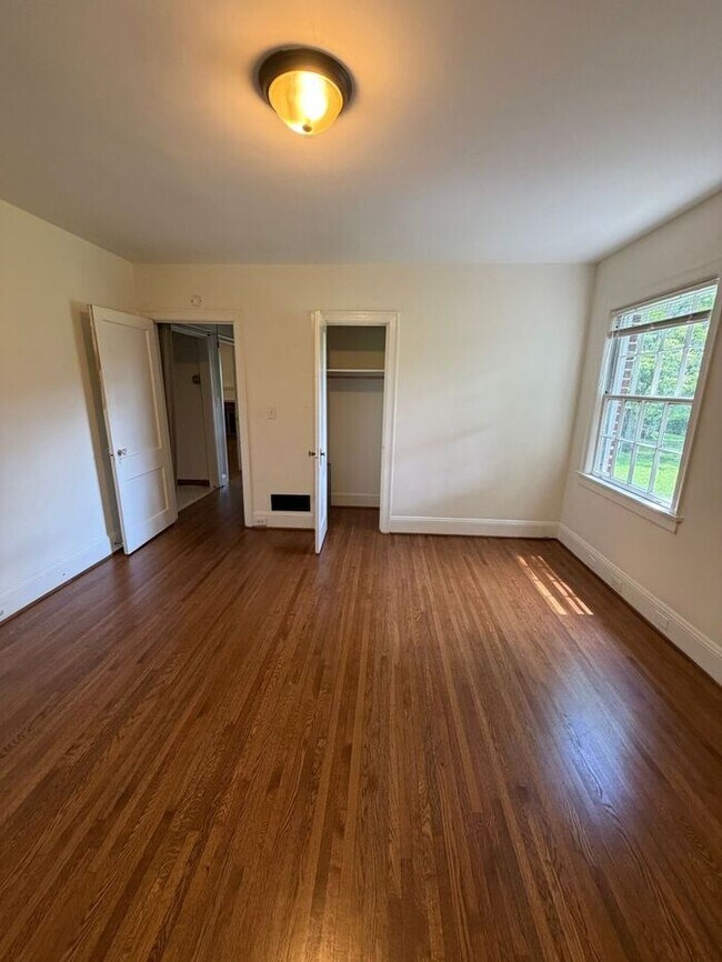 Building Photo - T.R. Lawing Realty Property