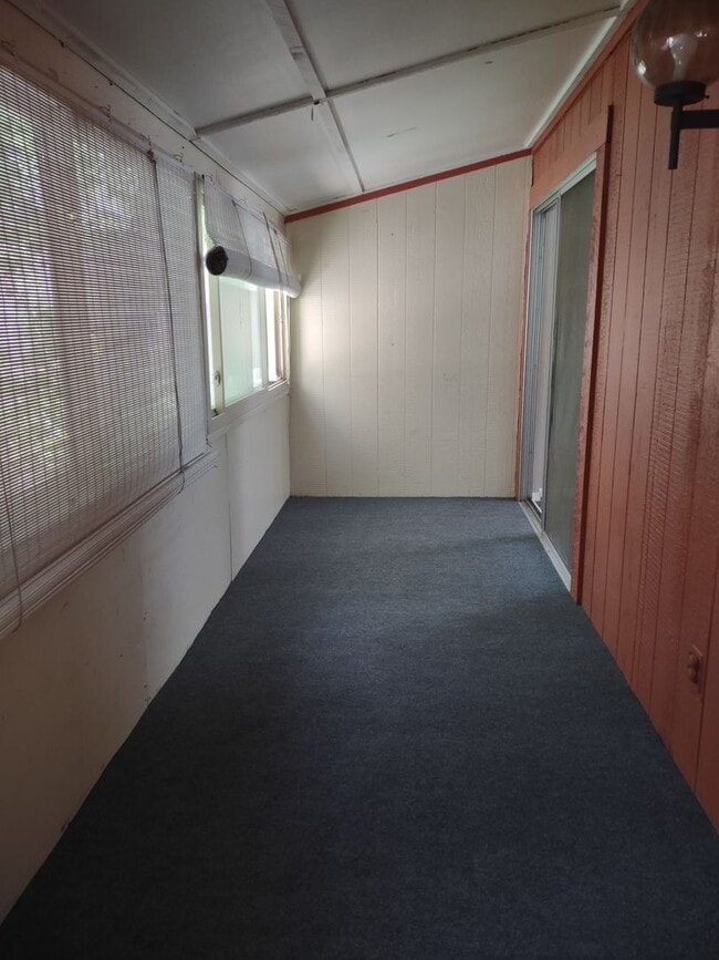 Building Photo - ALL PROSPECTIVE TENANTS MUST SUBMIT A $58 ...