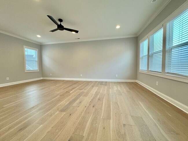 Building Photo - 3 bedroom home with 3.5 bathrooms and 2 Car Garage