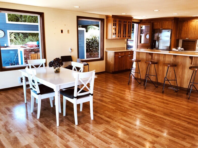 Kitchen has adjacent outdoor covered patio - 7107 120th St NW