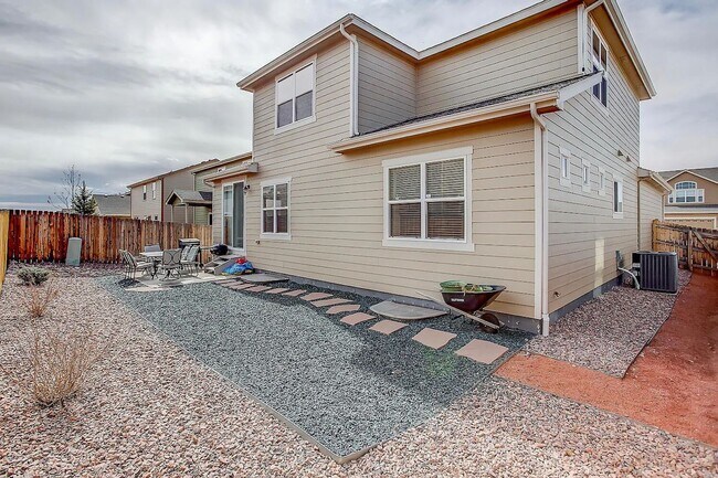 Building Photo - BEAUTIFUL 4BD HOME in NE COL SPGS w/ MAIN-LEVEL MASTER SUITE & AC - Security Deposit Alternative ...